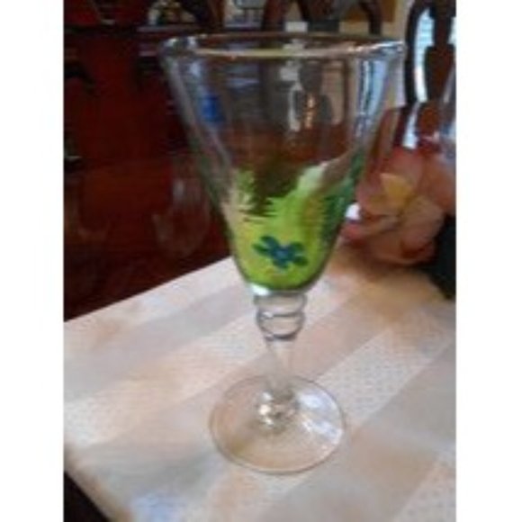 Amici Dining Amici Glassware Hand Made Green Tint Flowers Water